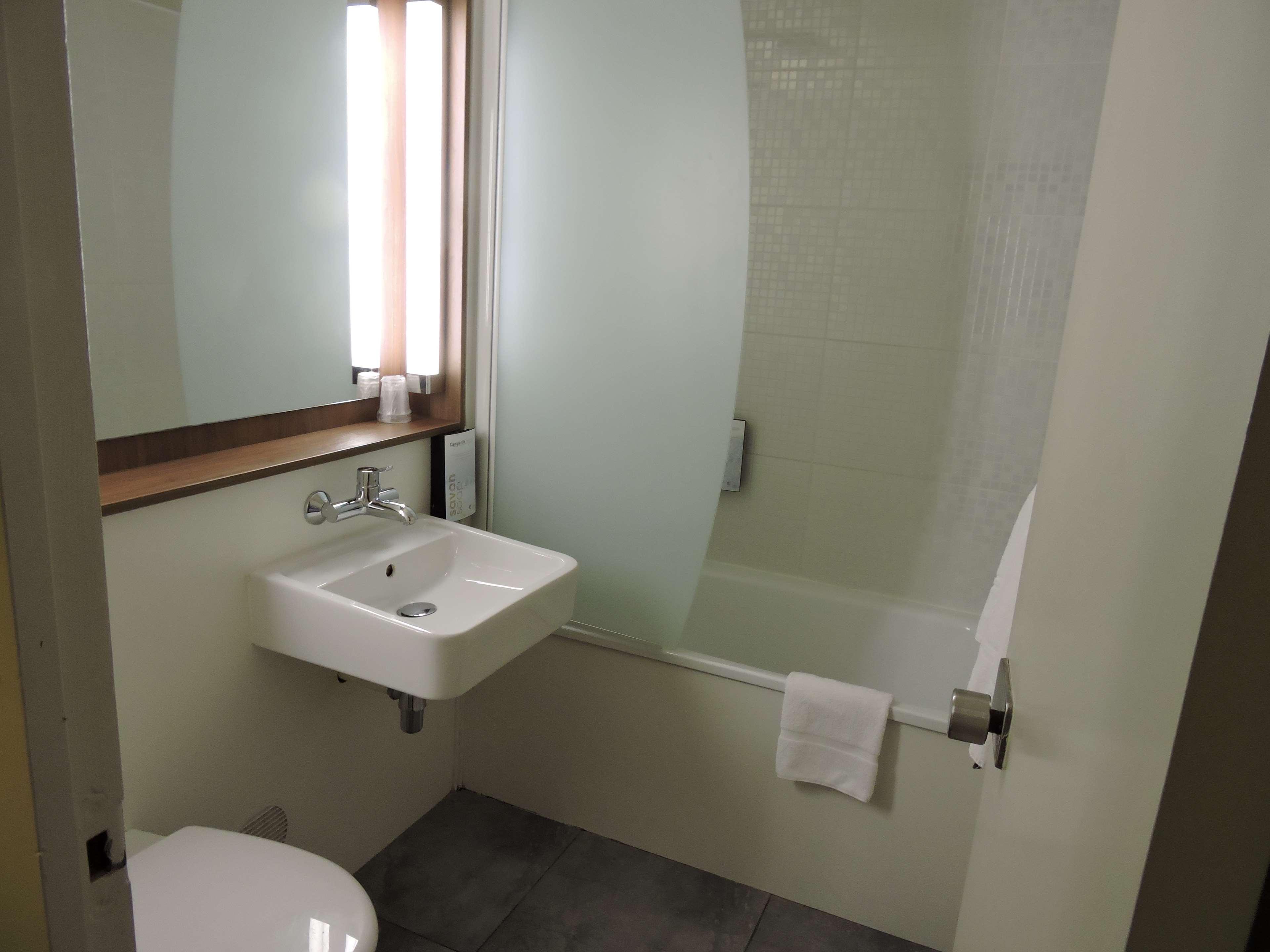 Campanile Hotel Ош Екстериор снимка