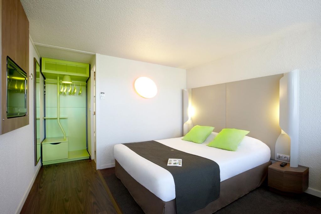 Campanile Hotel Ош Стая снимка