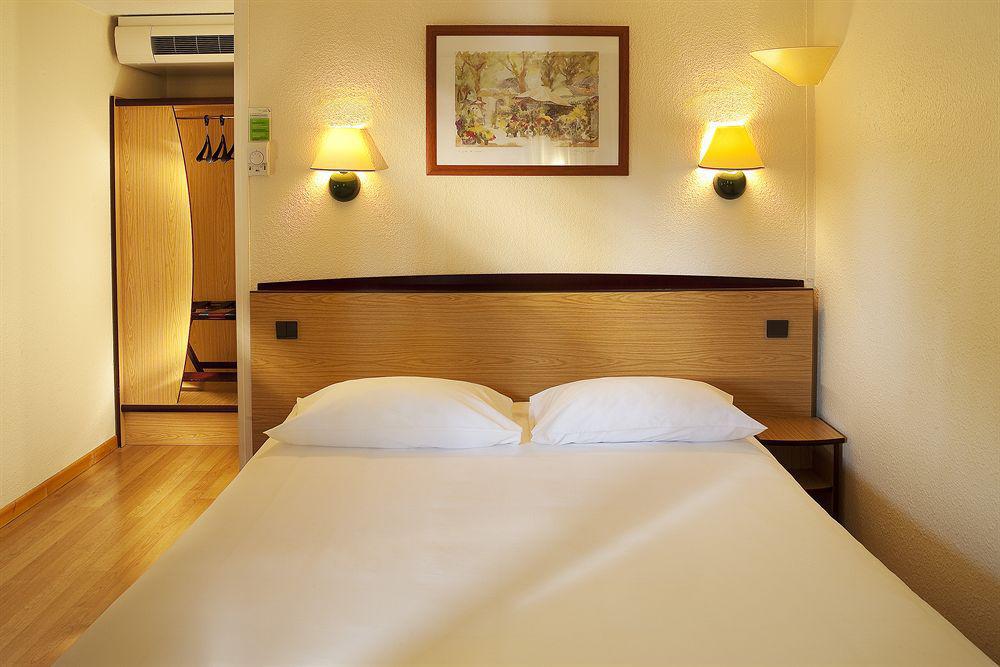 Campanile Hotel Ош Стая снимка